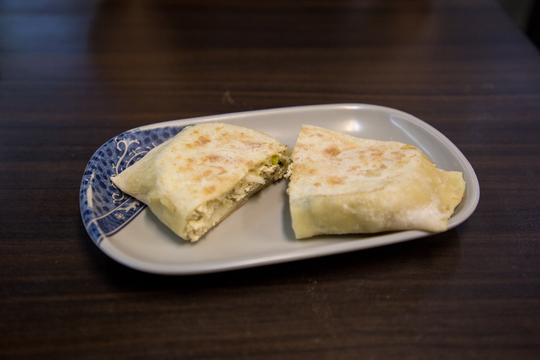 小麦粉で作った皮が異常においしい中華式ピタパンを心ゆくまでお召し上がりください 江蘇菜盒店 台湾飯